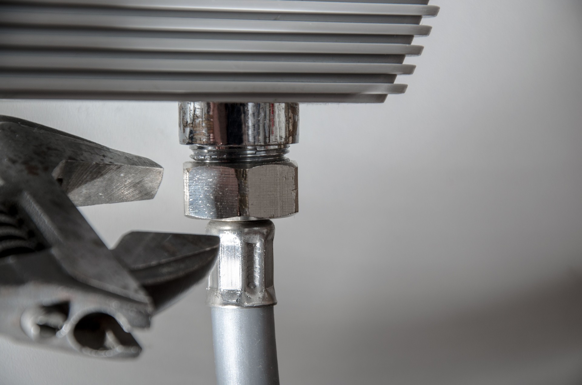 Llave ajustable, reparación, suministro de agua